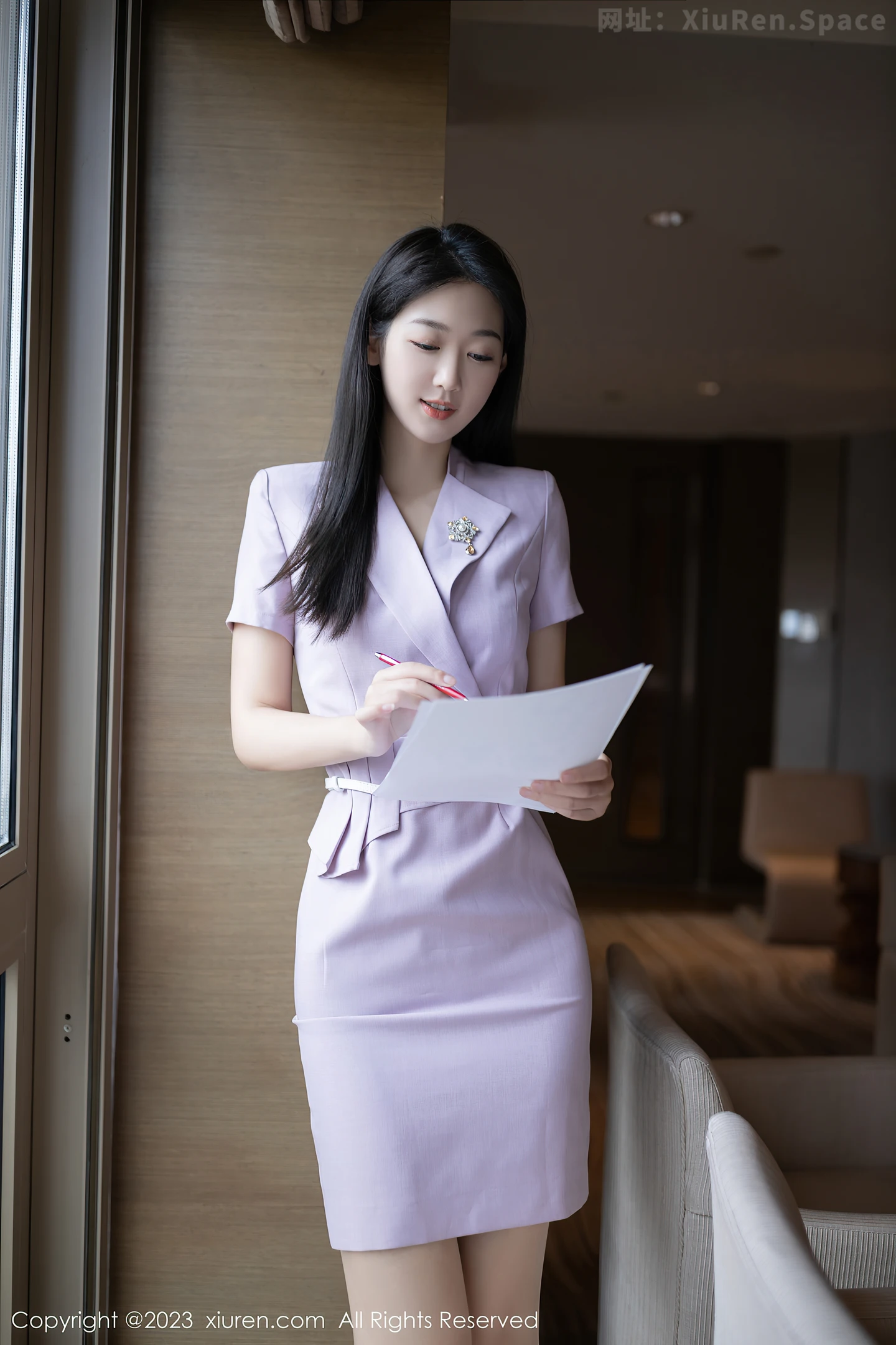 图片[4]-[XiuRen秀人网]2023.06.05 VOL.6859 唐安琪 粉色OL制服与白色内衣加肉丝美腿性感私房写真集-秀人网官方网站